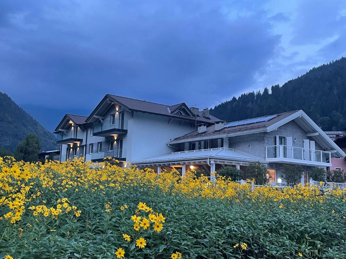 Rosensuite La Residenza Del Rosengarten Pinzolo Exterior photo