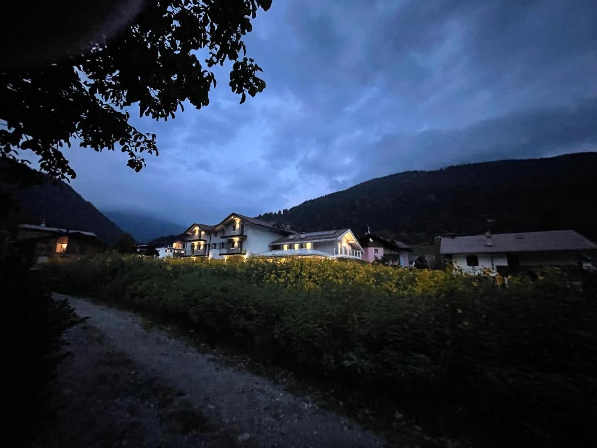 Rosensuite La Residenza Del Rosengarten Pinzolo Exterior photo