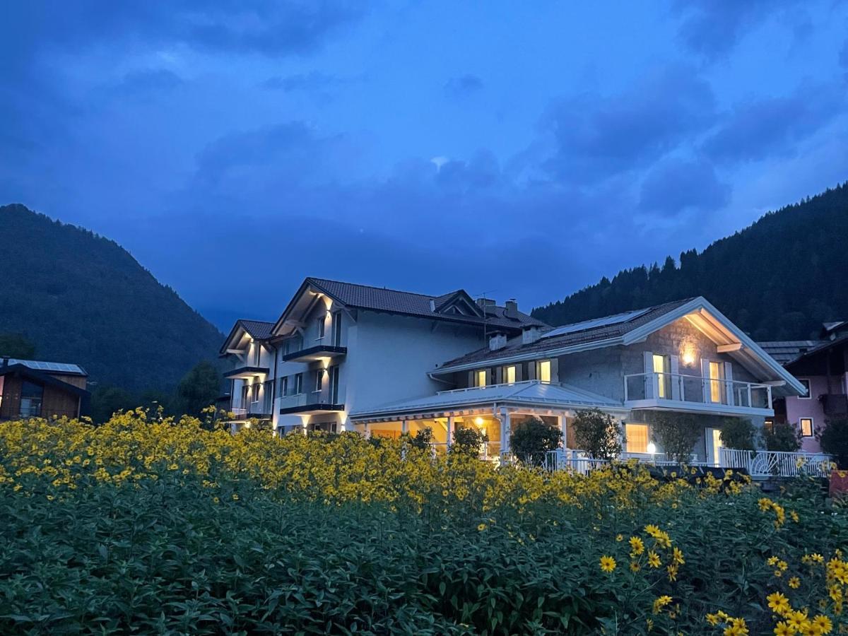 Rosensuite La Residenza Del Rosengarten Pinzolo Exterior photo